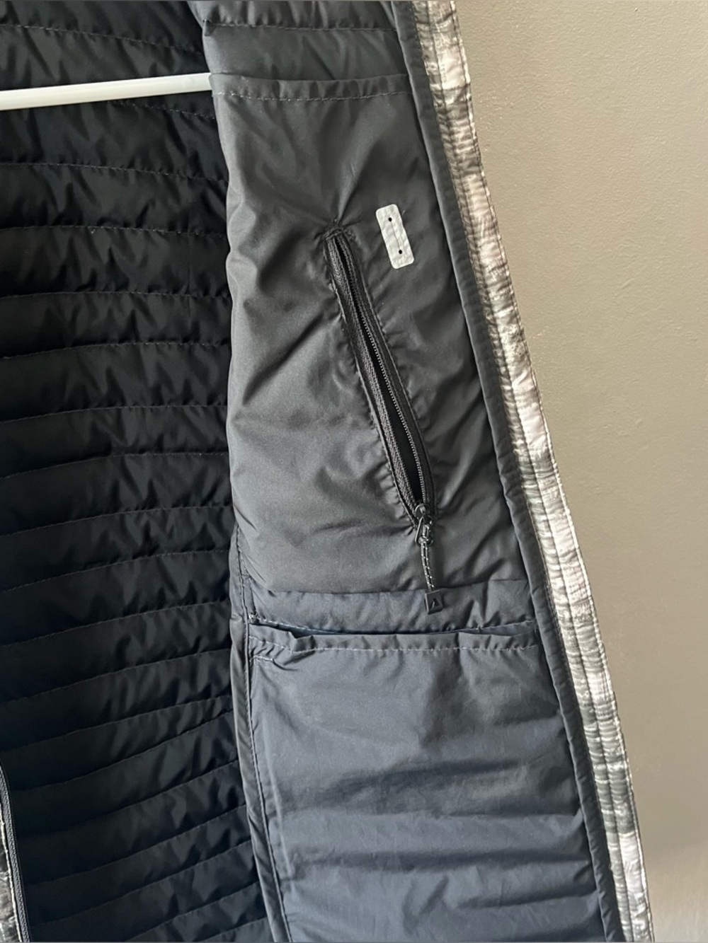 Eddie Bauer First Ascent Storm Down 800 Grey Black Puffer Vest Size Medium - Picture 6 of 8